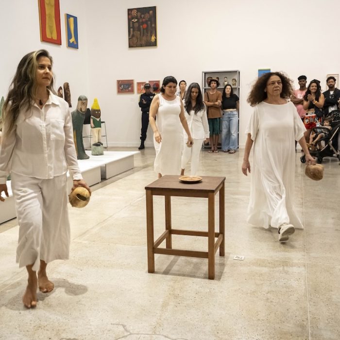 MOSTRA VERBO - Performance Coro de Vozes não Humanas II (2025), com Tania Candiani Fortaleza - Ceará. 11/09/2025. Foto: Marília Camelo.