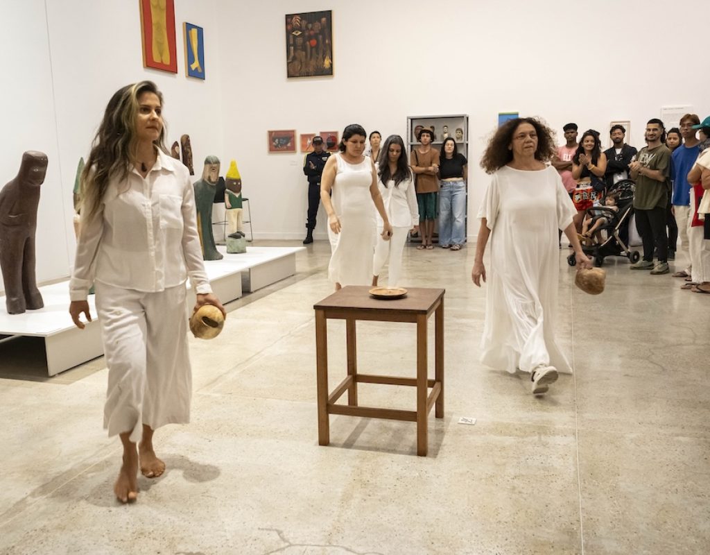 MOSTRA VERBO - Performance Coro de Vozes não Humanas II (2025), com Tania Candiani Fortaleza - Ceará. 11/09/2025. Foto: Marília Camelo.